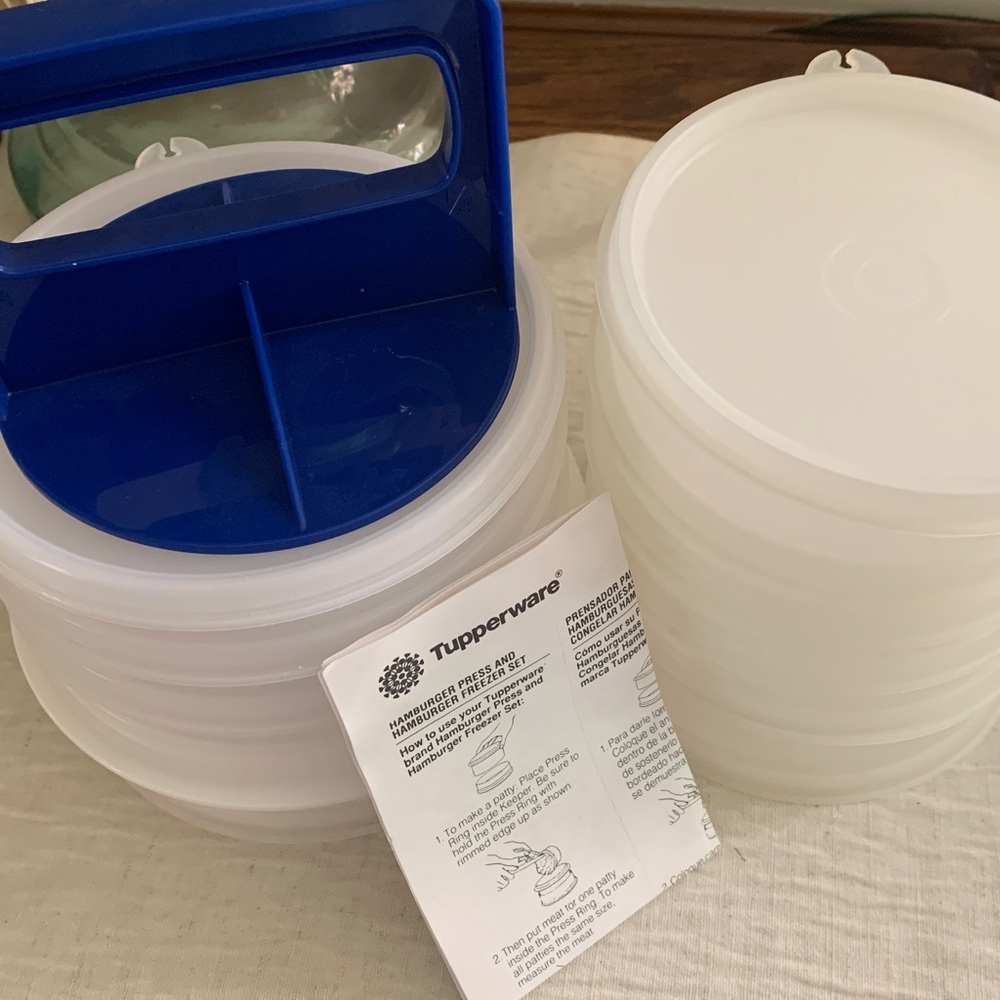 Tupperware Hamburger Press and freezer set (4 large ones )